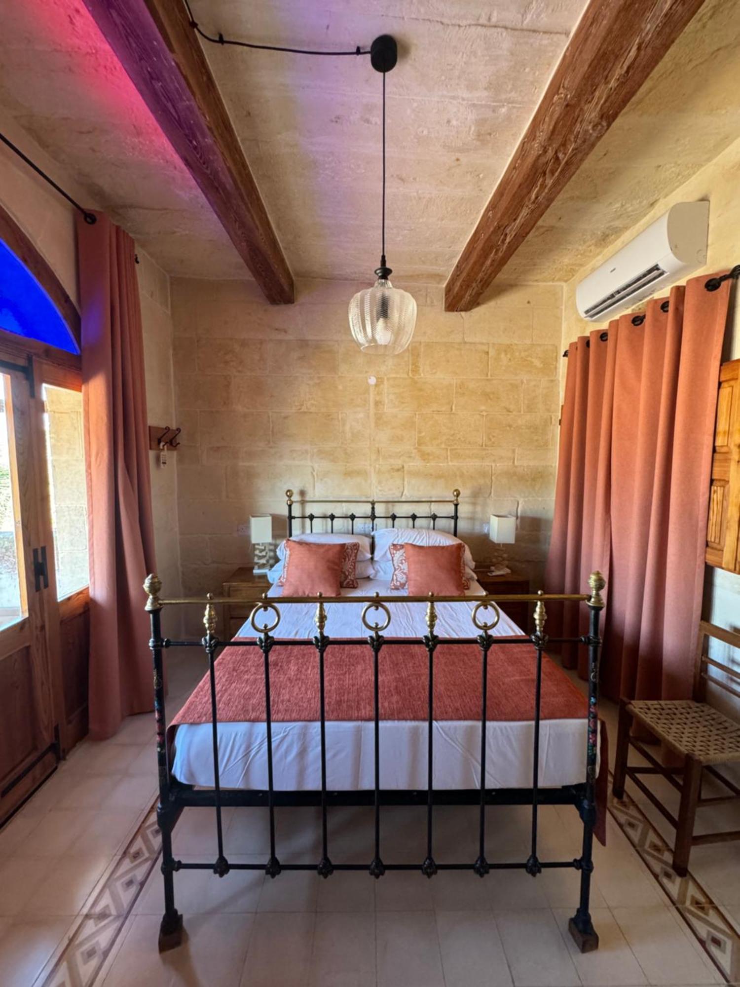 마리아스 B&B Għasri 외부 사진